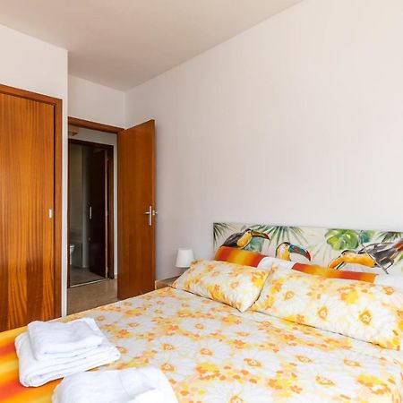 Isola Beachside Apartment Валенсия Екстериор снимка
