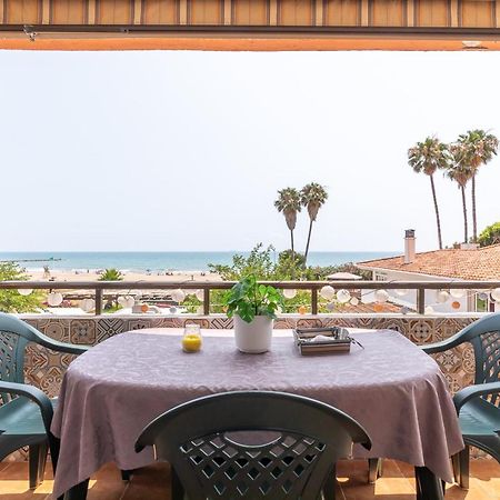 Isola Beachside Apartment Валенсия Екстериор снимка