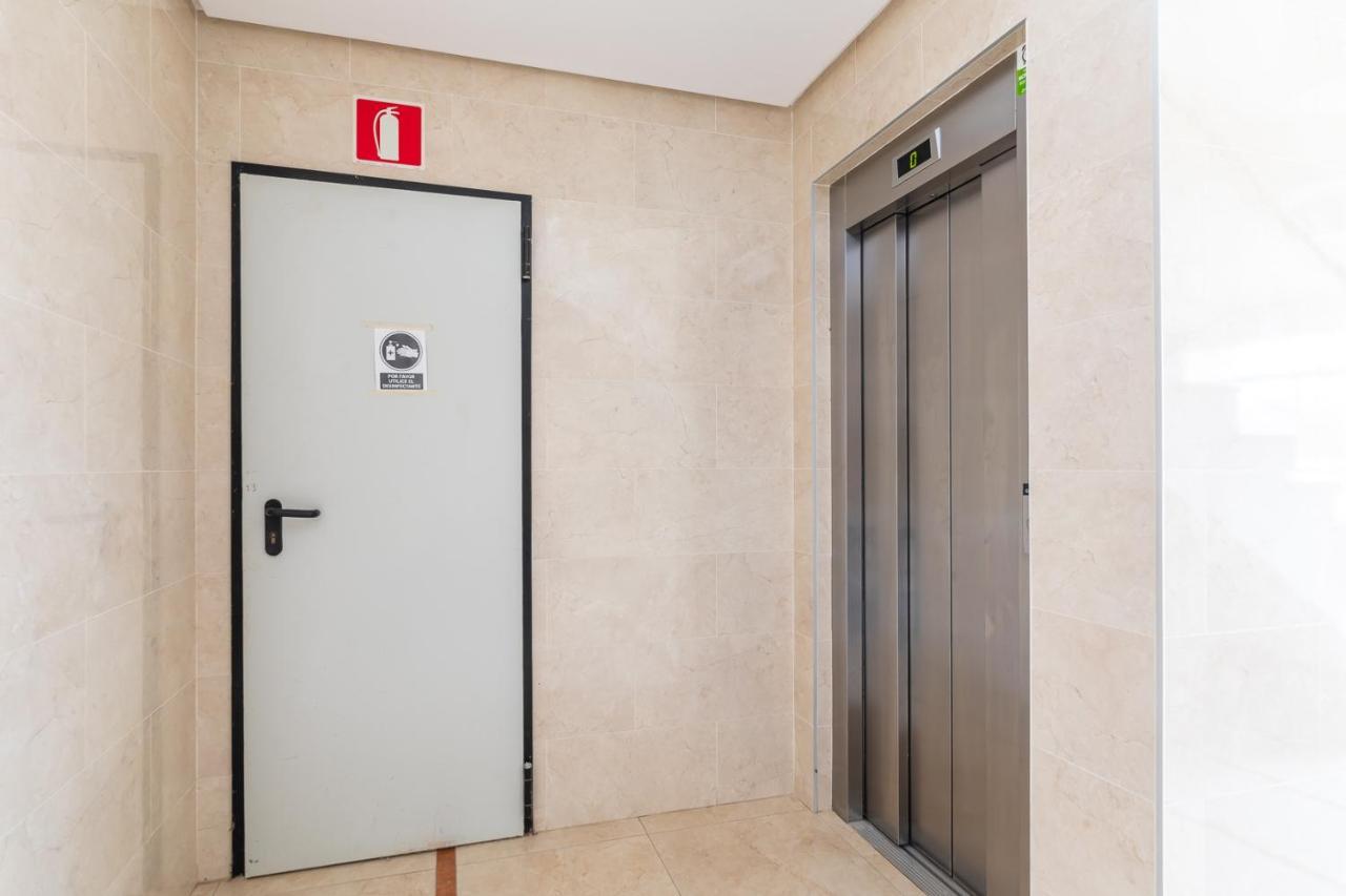 Isola Beachside Apartment Валенсия Екстериор снимка