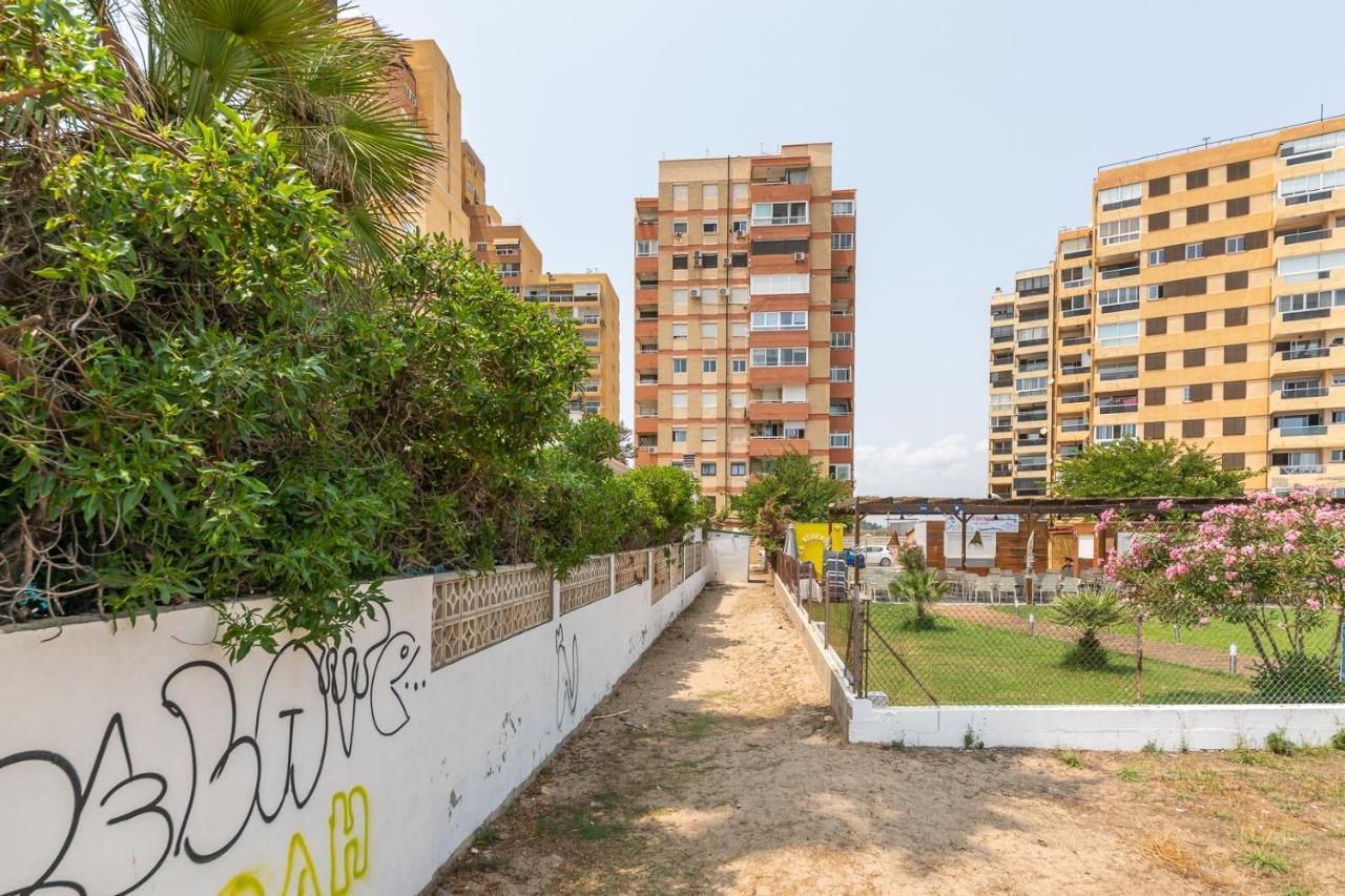 Isola Beachside Apartment Валенсия Екстериор снимка