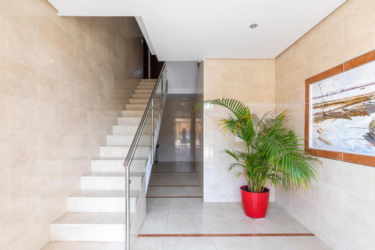 Isola Beachside Apartment Валенсия Екстериор снимка