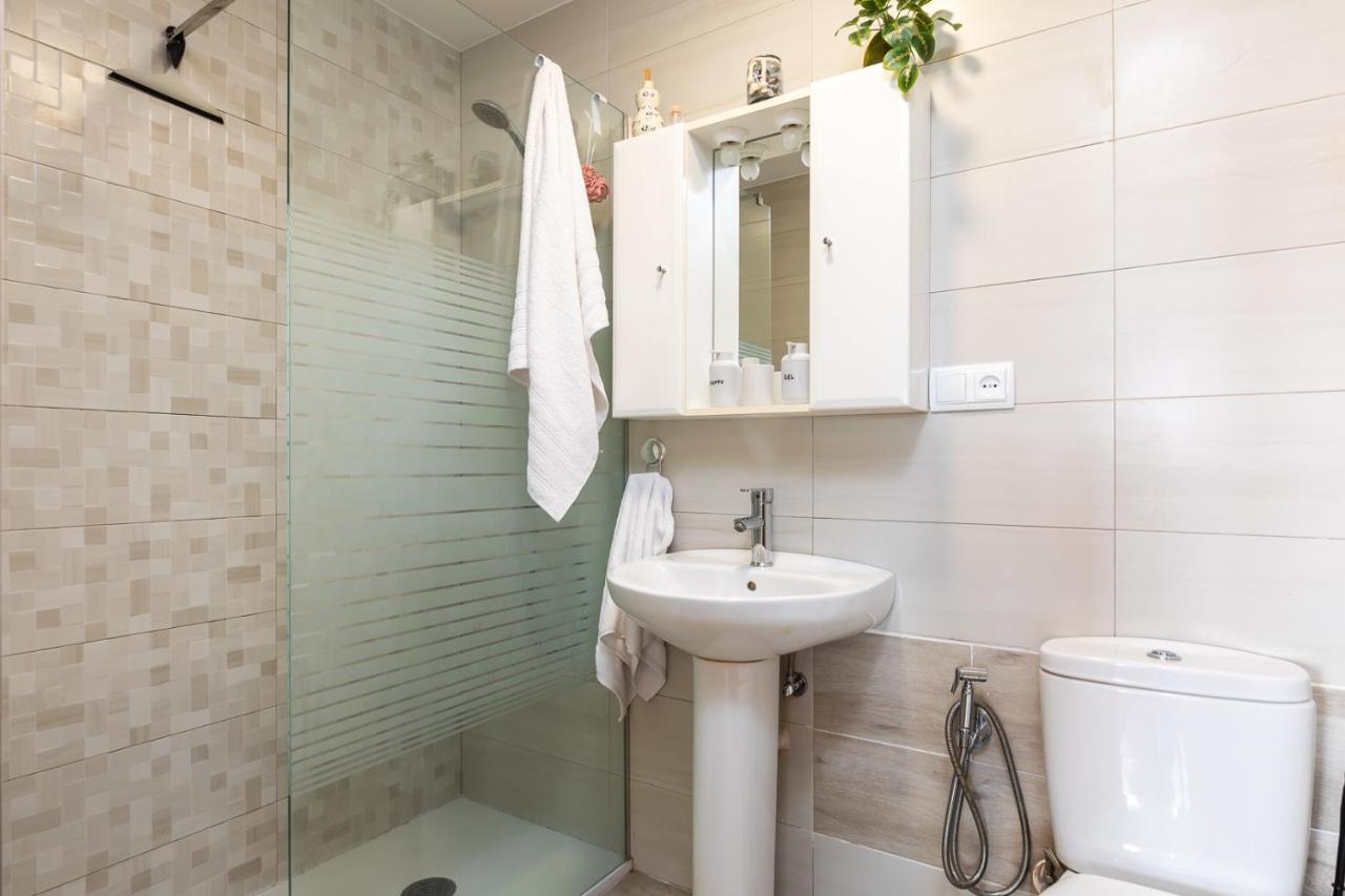 Isola Beachside Apartment Валенсия Екстериор снимка