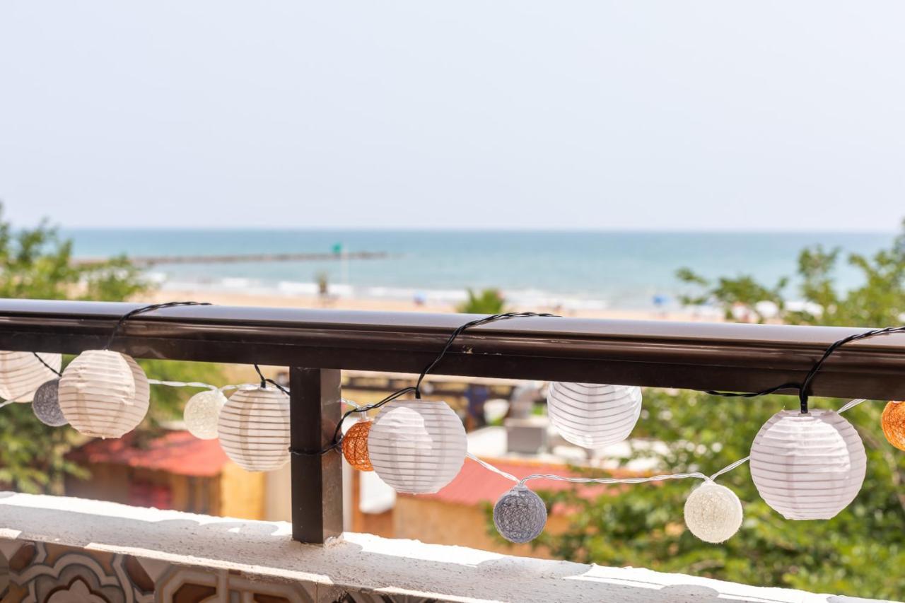 Isola Beachside Apartment Валенсия Екстериор снимка