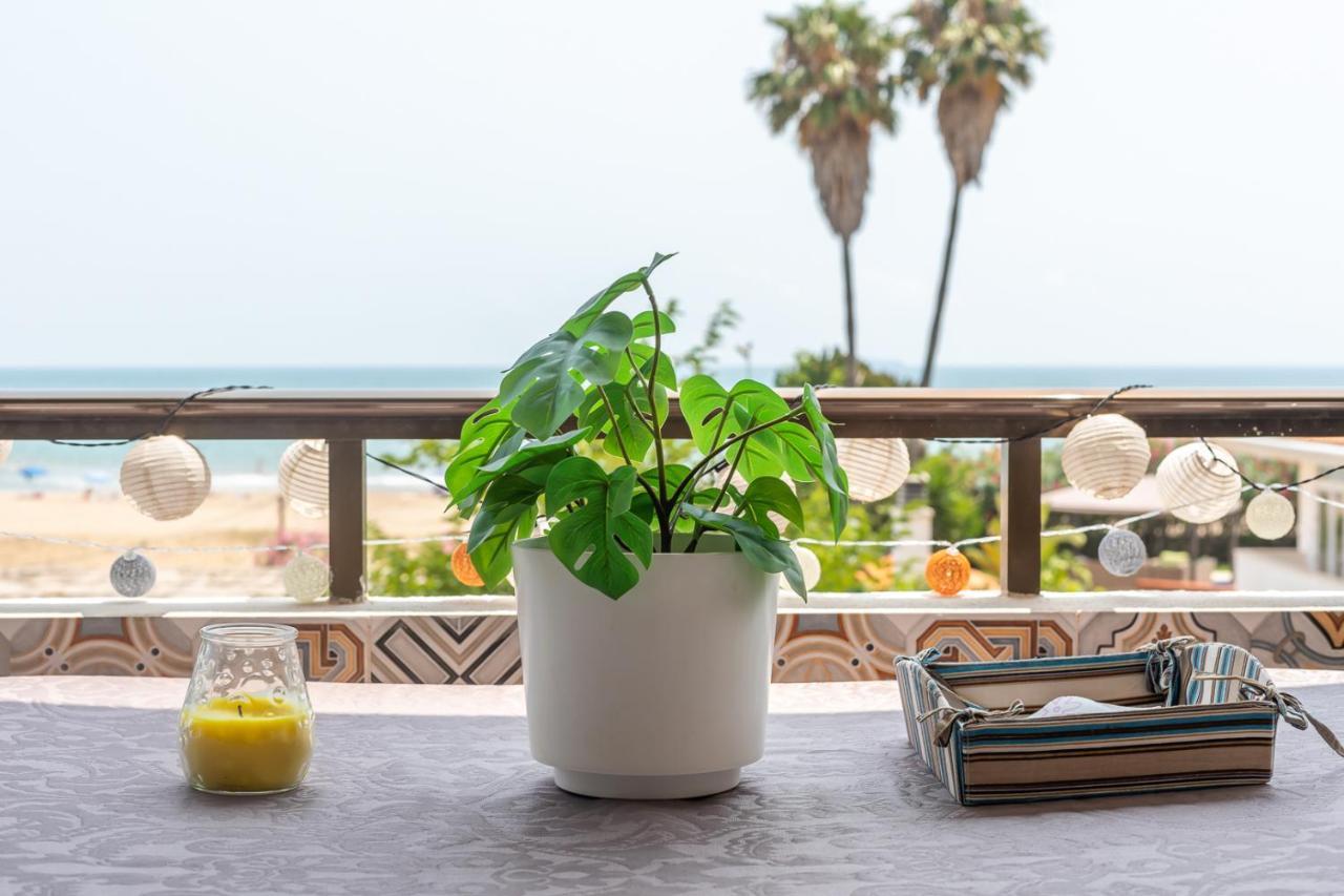 Isola Beachside Apartment Валенсия Екстериор снимка