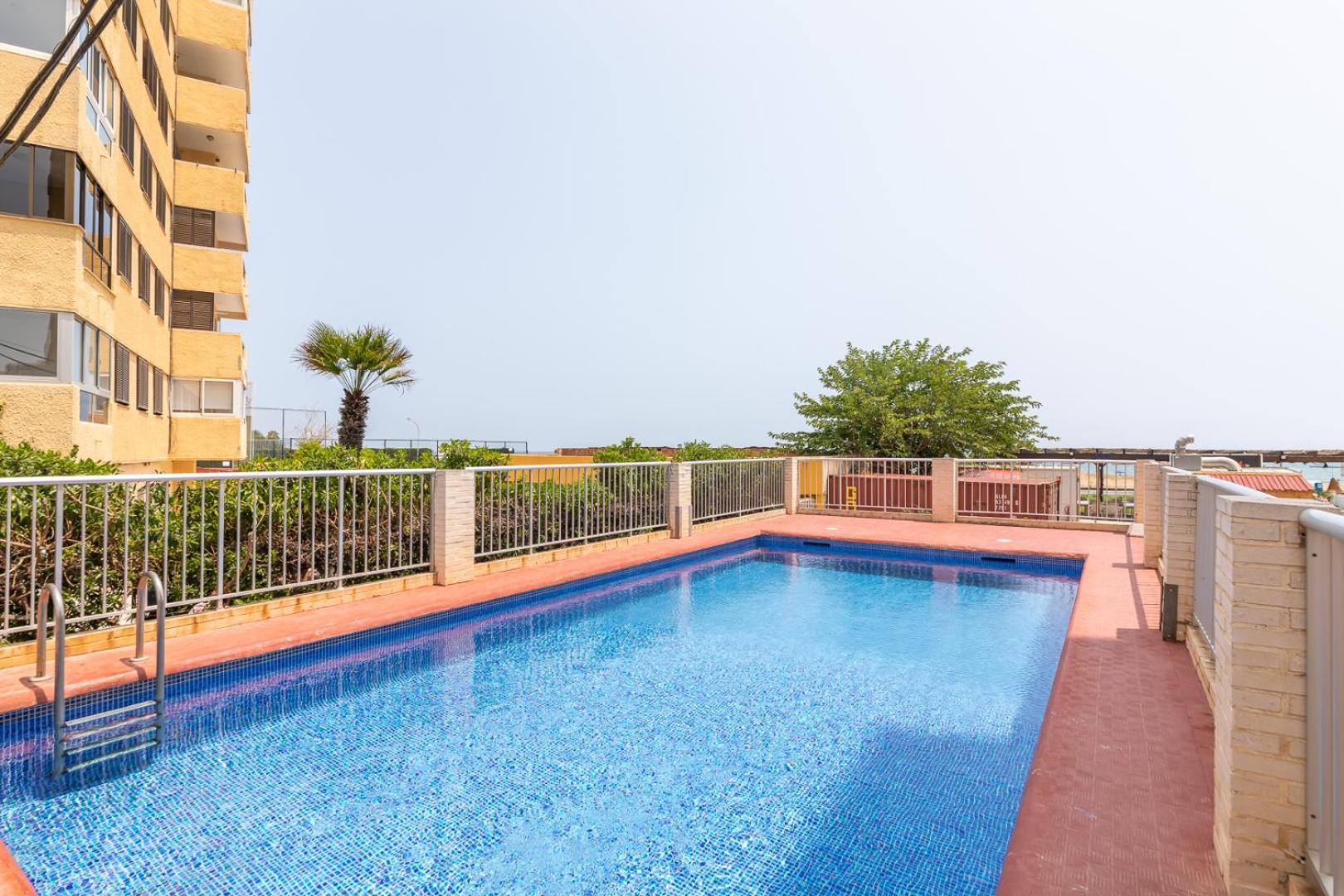 Isola Beachside Apartment Валенсия Екстериор снимка